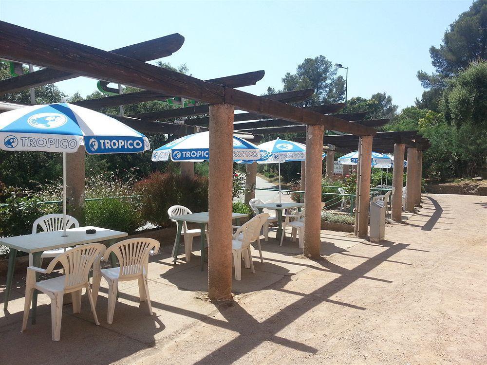 Hotel Restaurant Les 3 Chenes Frejus Exterior photo