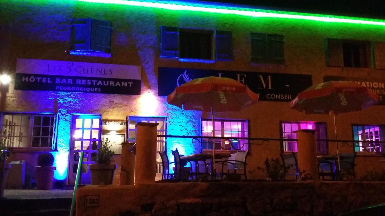 Hotel Restaurant Les 3 Chenes Frejus Exterior photo