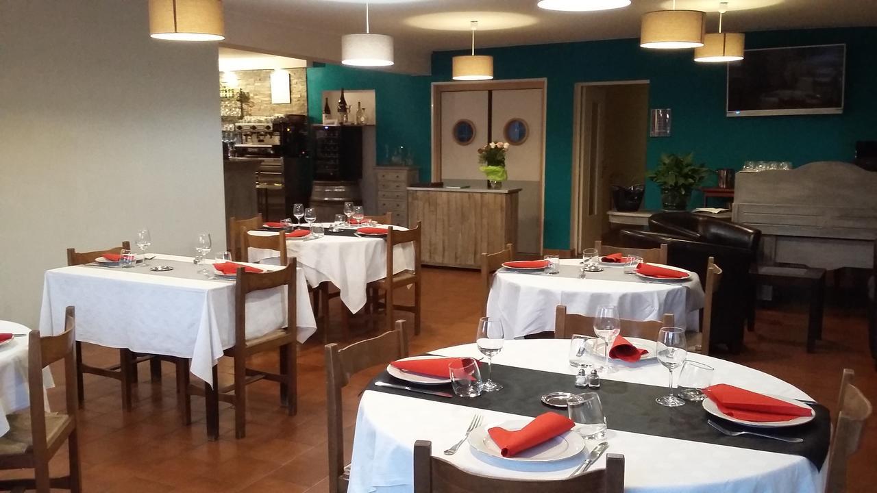 Hotel Restaurant Les 3 Chenes Frejus Exterior photo
