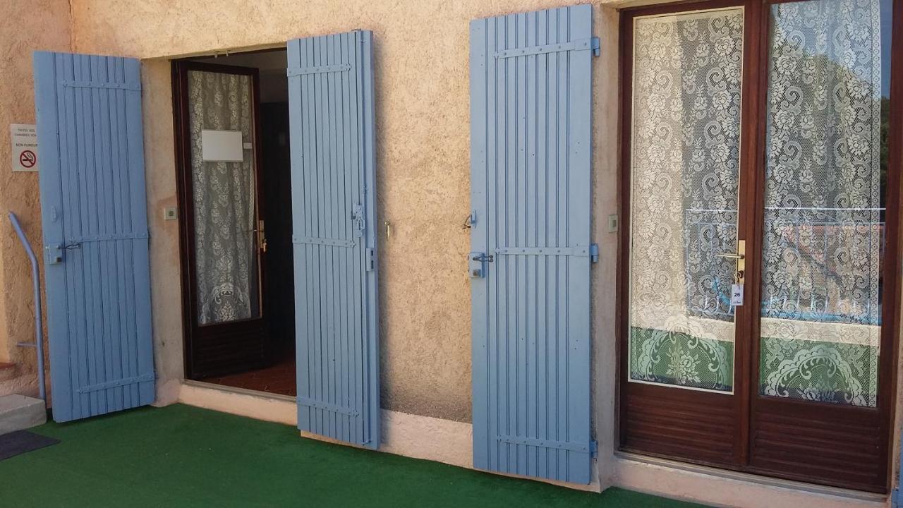 Hotel Restaurant Les 3 Chenes Frejus Exterior photo